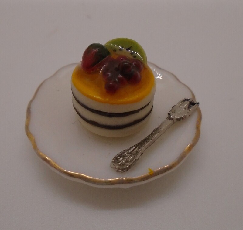 LAYERED FRIUT DESERT ON PLATE
