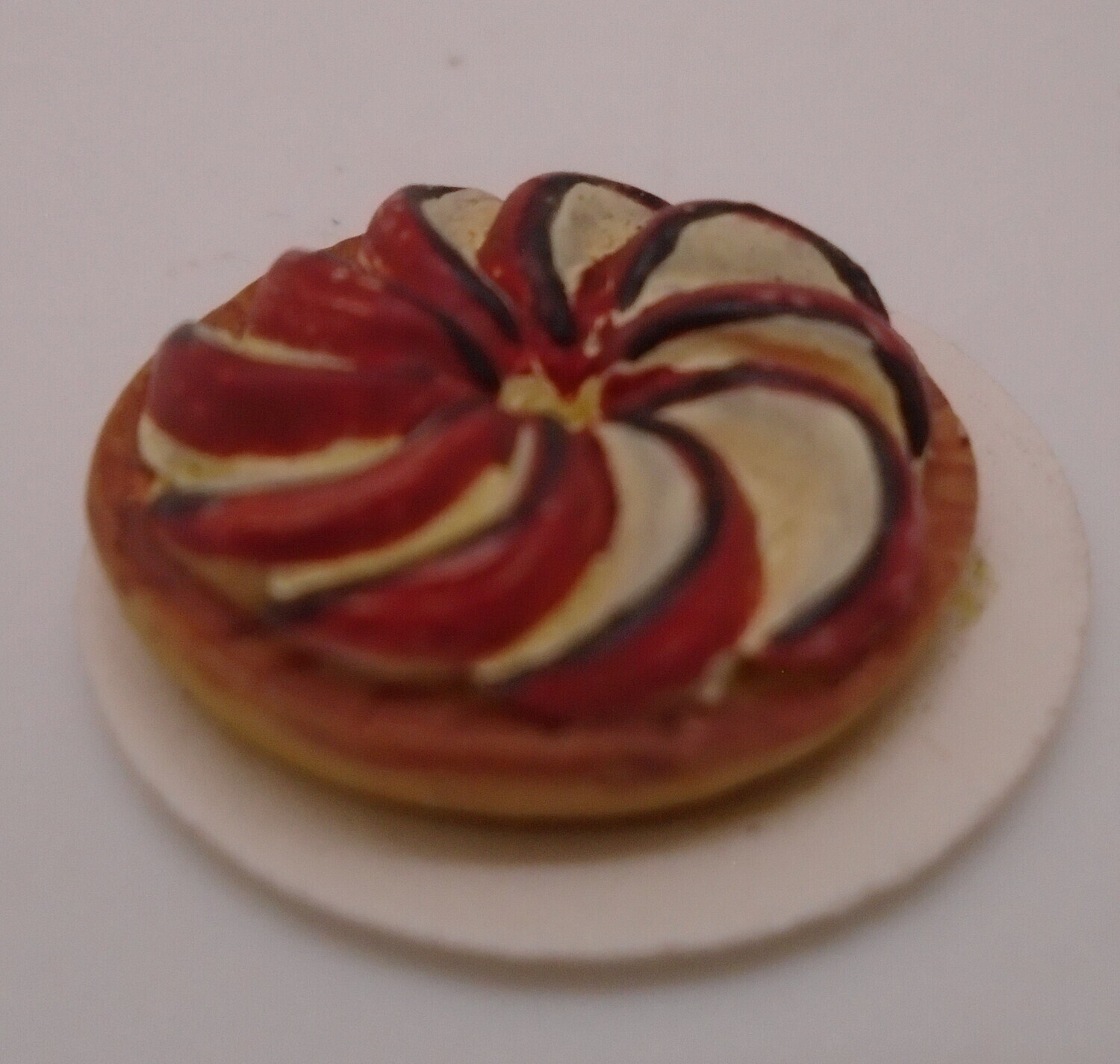 SLICED APPLE TART ON PLATE