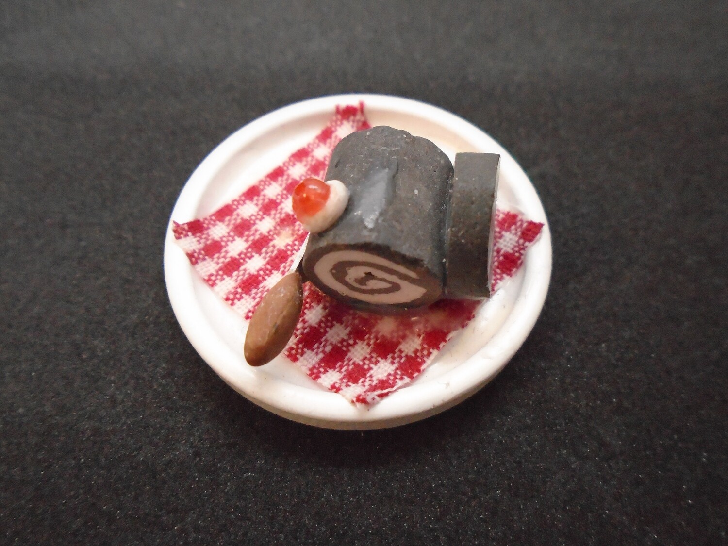 CHOCOLATE YULE LOG ON PLATE WITH KNIFE