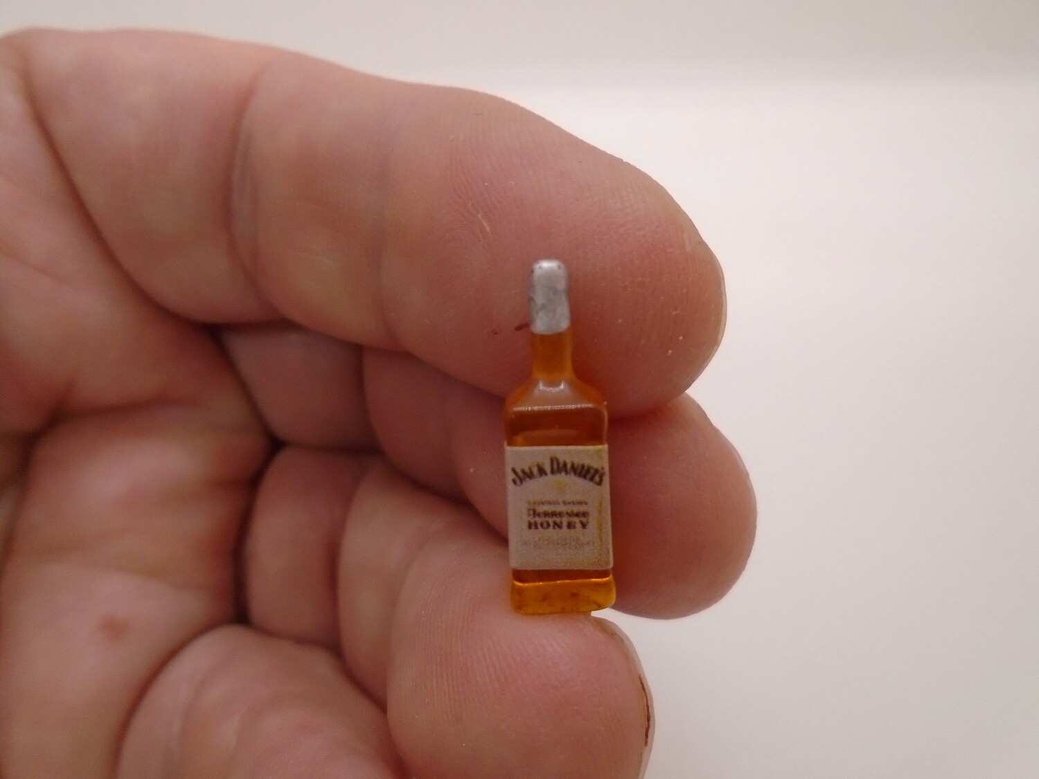 SMALL BOTTLE JD HONEY WHISKEY