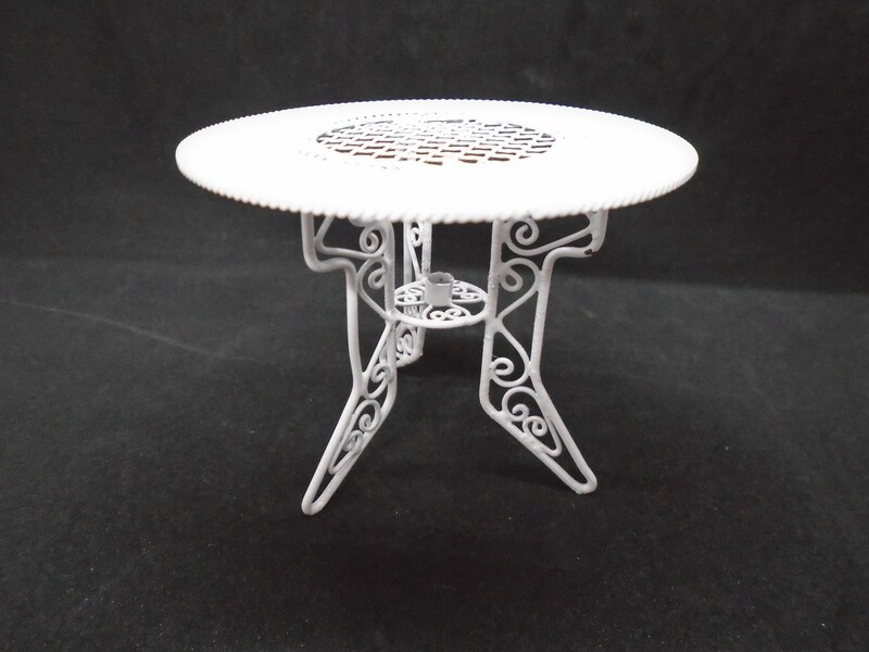 WHITE METAL GARDEN TABLE
