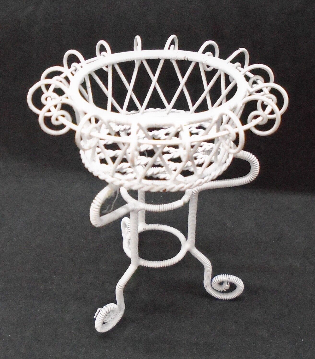 LARGE WHITE WIRE PLANT STAND/WASH STAND