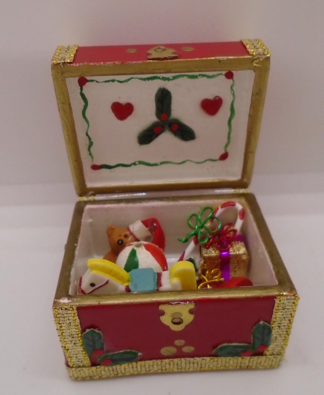CHRISTMAS CHEST WITH PRESENTS