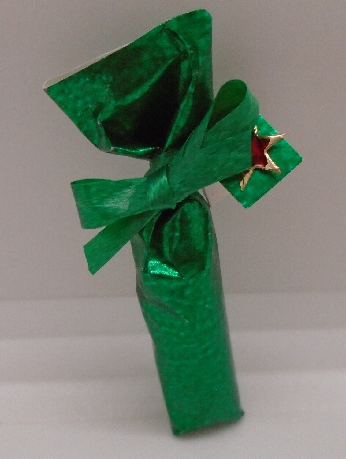 WRAPPED PRESENT AND MATCHING GIFT CARD