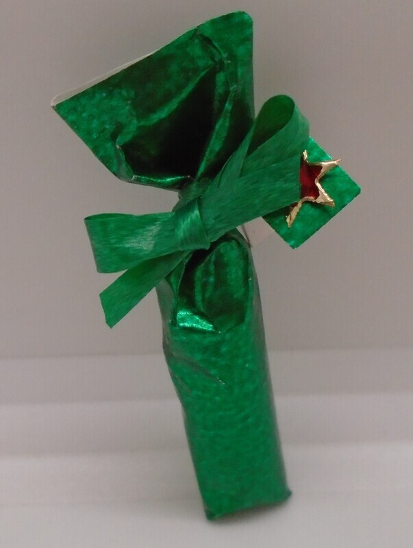 WRAPPED PRESENT AND MATCHING GIFT CARD