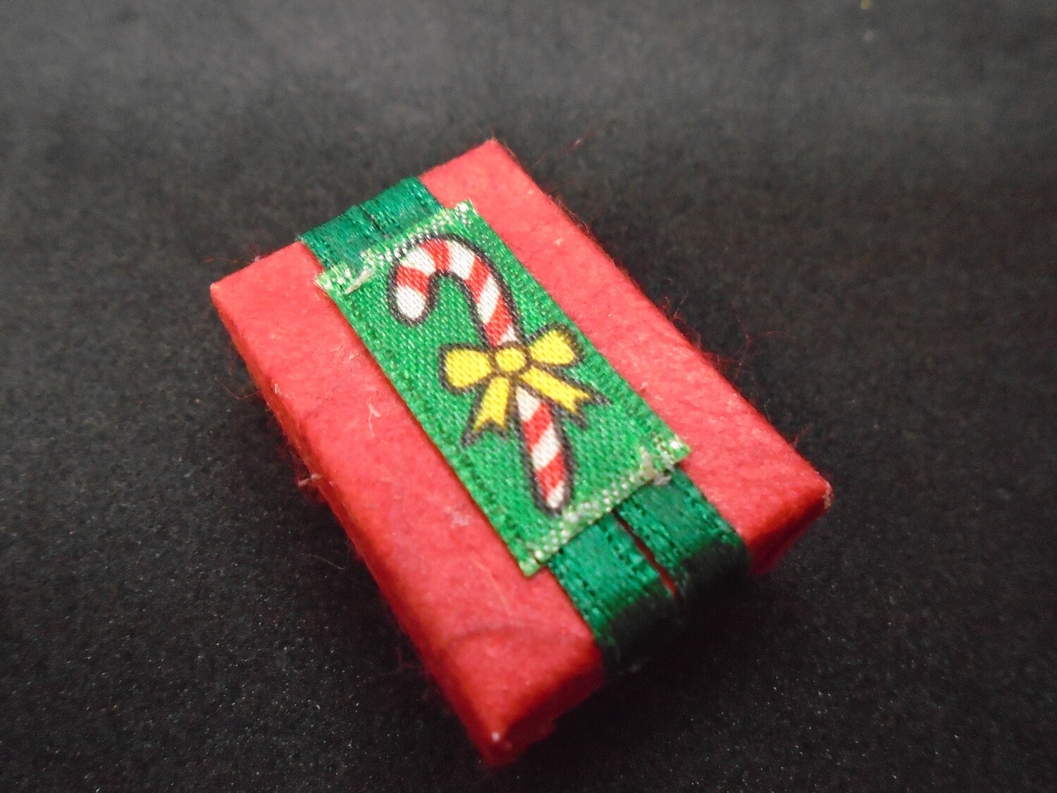 CHRISTMAS GIFT BOX WITH REMOVABLE LID