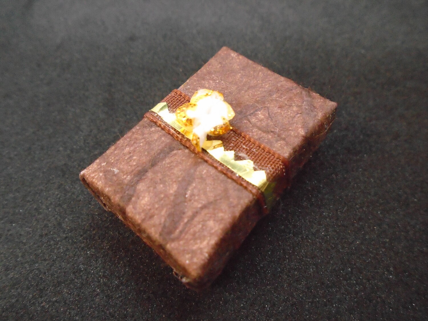 CHRISTMAS GIFT BOX WITH REMOVABLE LID