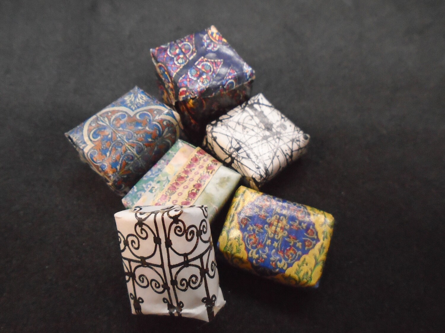 PACK OF 6 PRESENTS