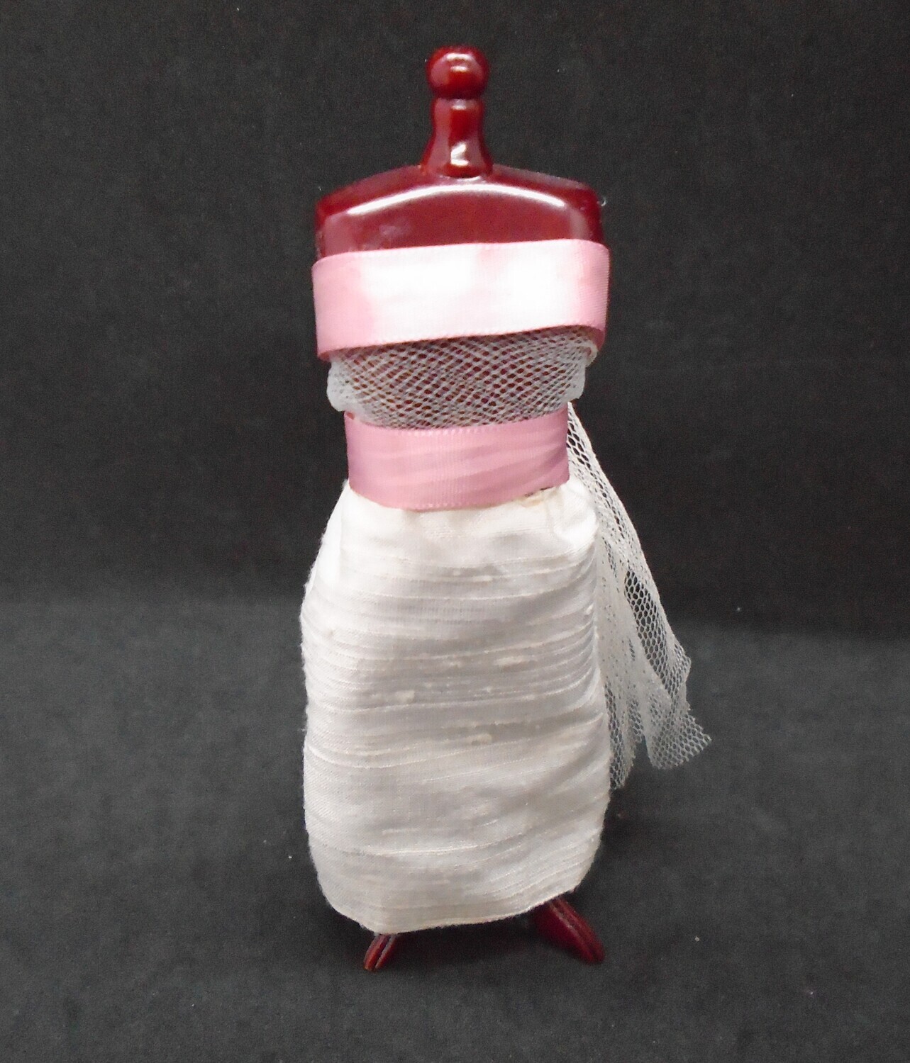 DRESSED MANNEQUIN