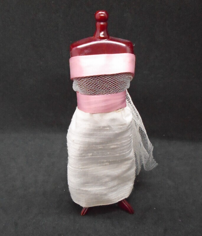 DRESSED MANNEQUIN