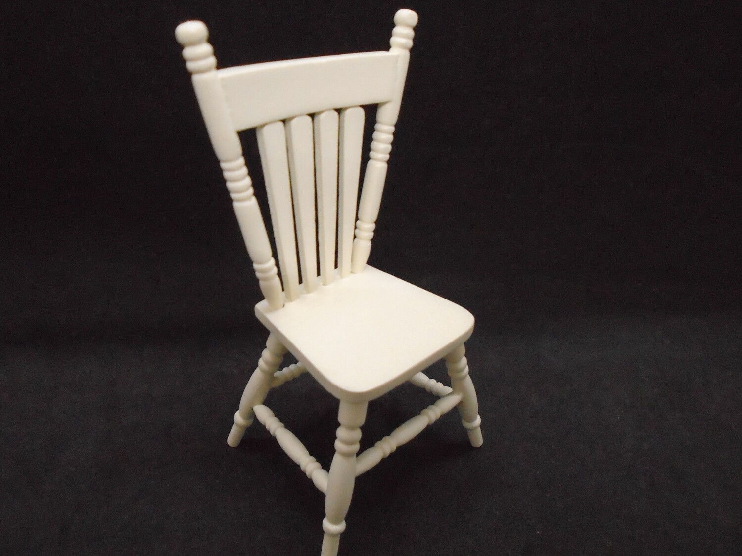 WHITE KITCHEN CHAIR
