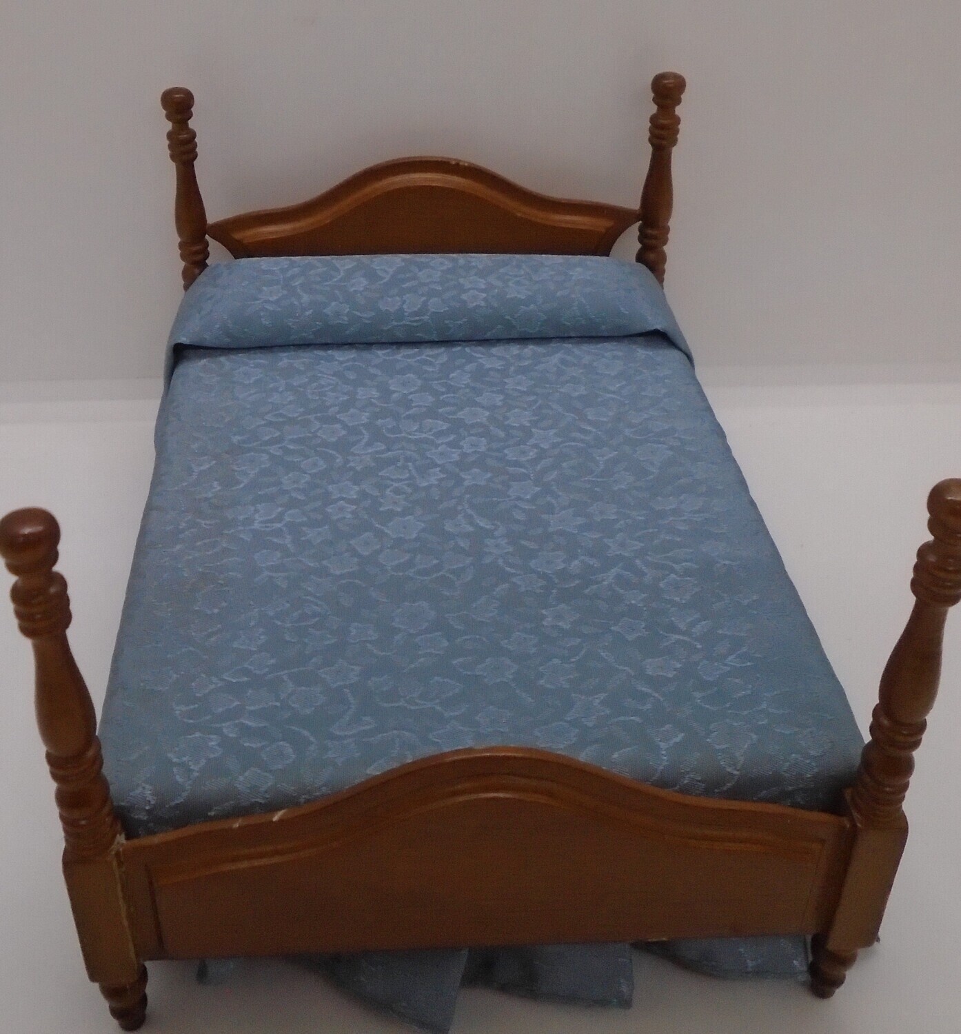 VICTORIAN DOUBLE BED