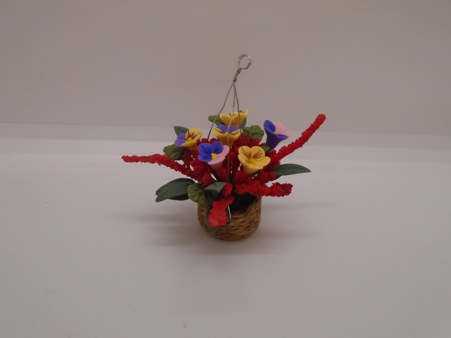 BEAUTIFUL WICKER STYLE HANGING BASKET