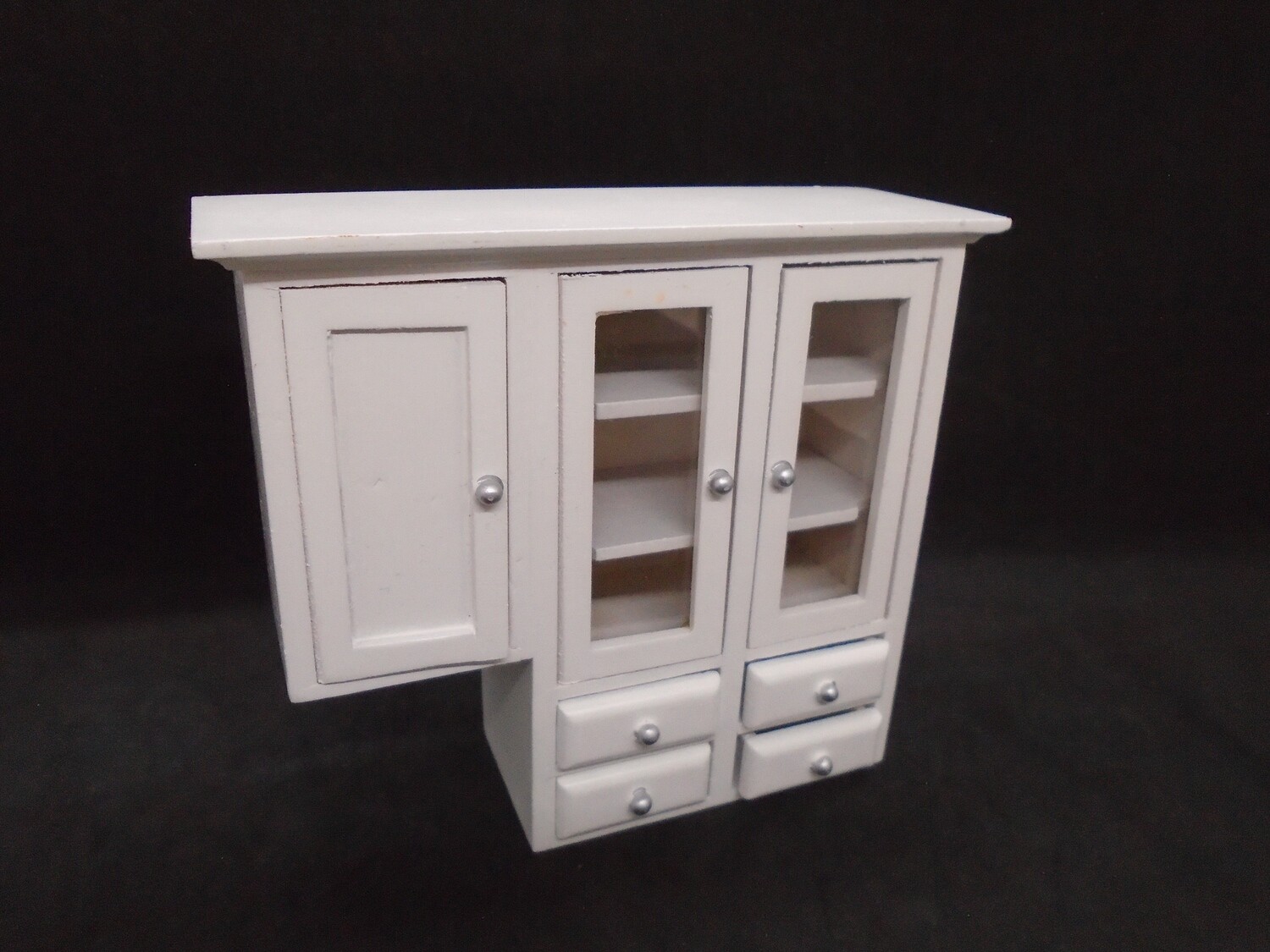 KITCHEN UNIT IN WHITE
