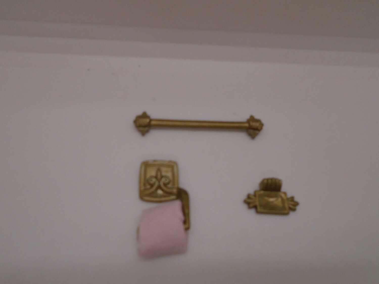 BATHROOM ACCESSORY SET