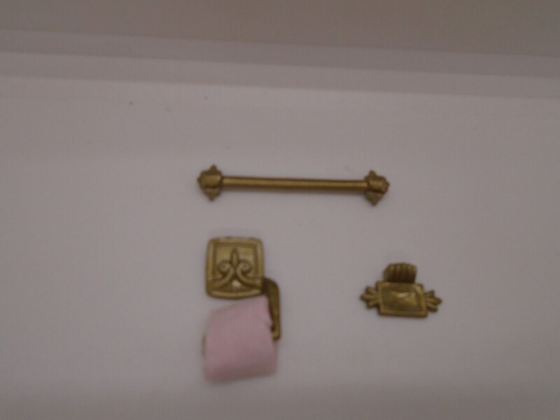 BATHROOM ACCESSORY SET