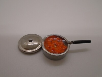 SAUCEPAN OF CARROTS IN WATER WITH LID