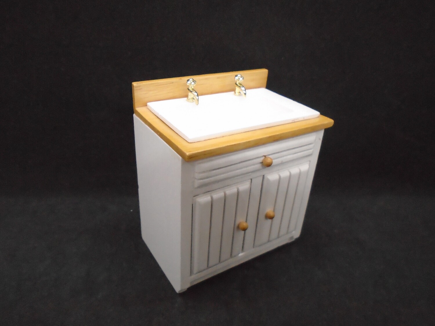 WHITE SINK UNIT WITH PINE TOP