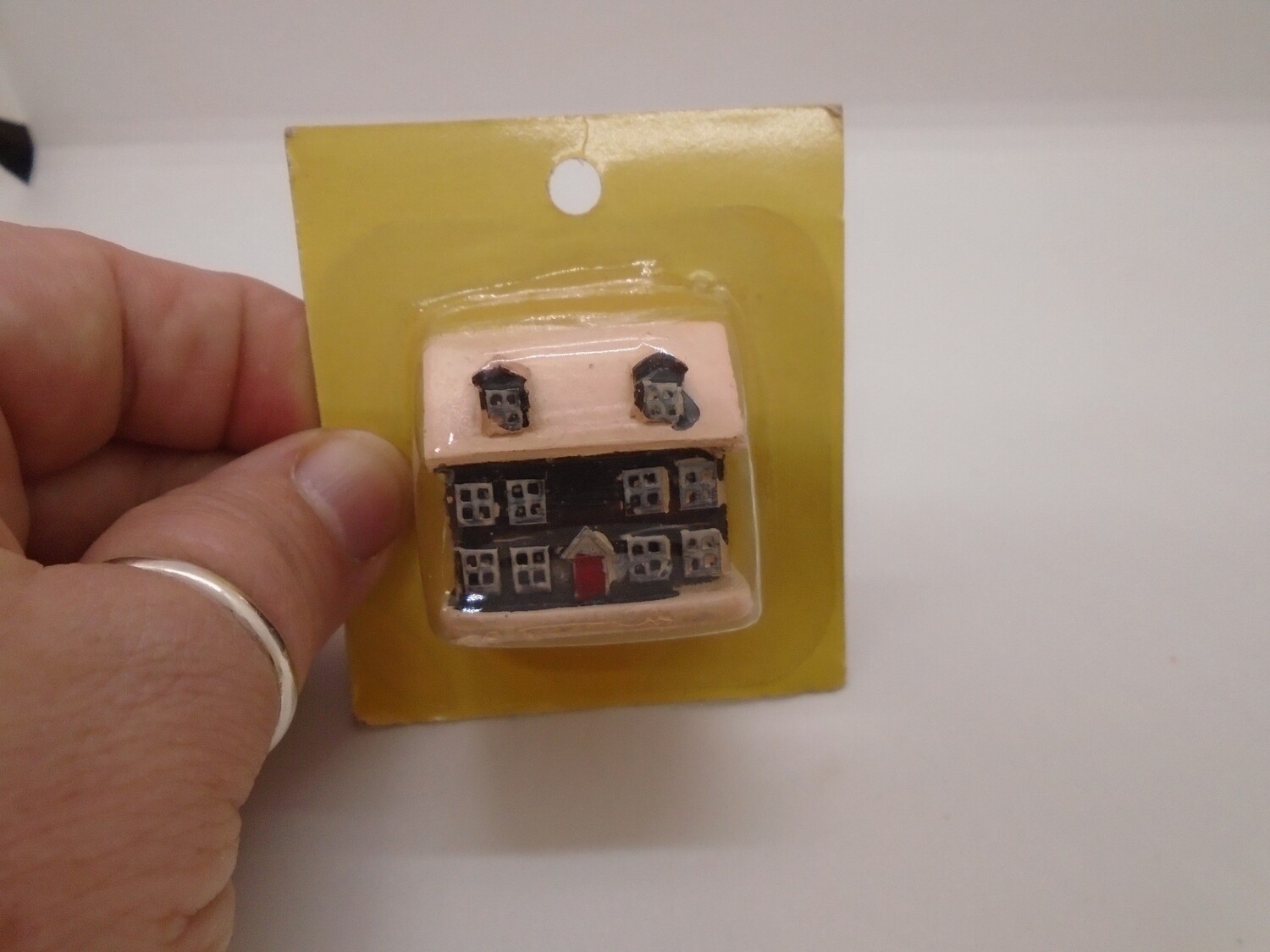 TOY DOLLS HOUSE