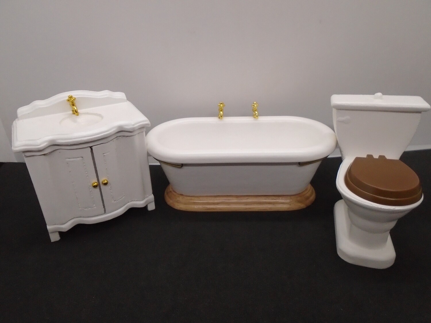 3 PC BATHROOM SET IN WHITE