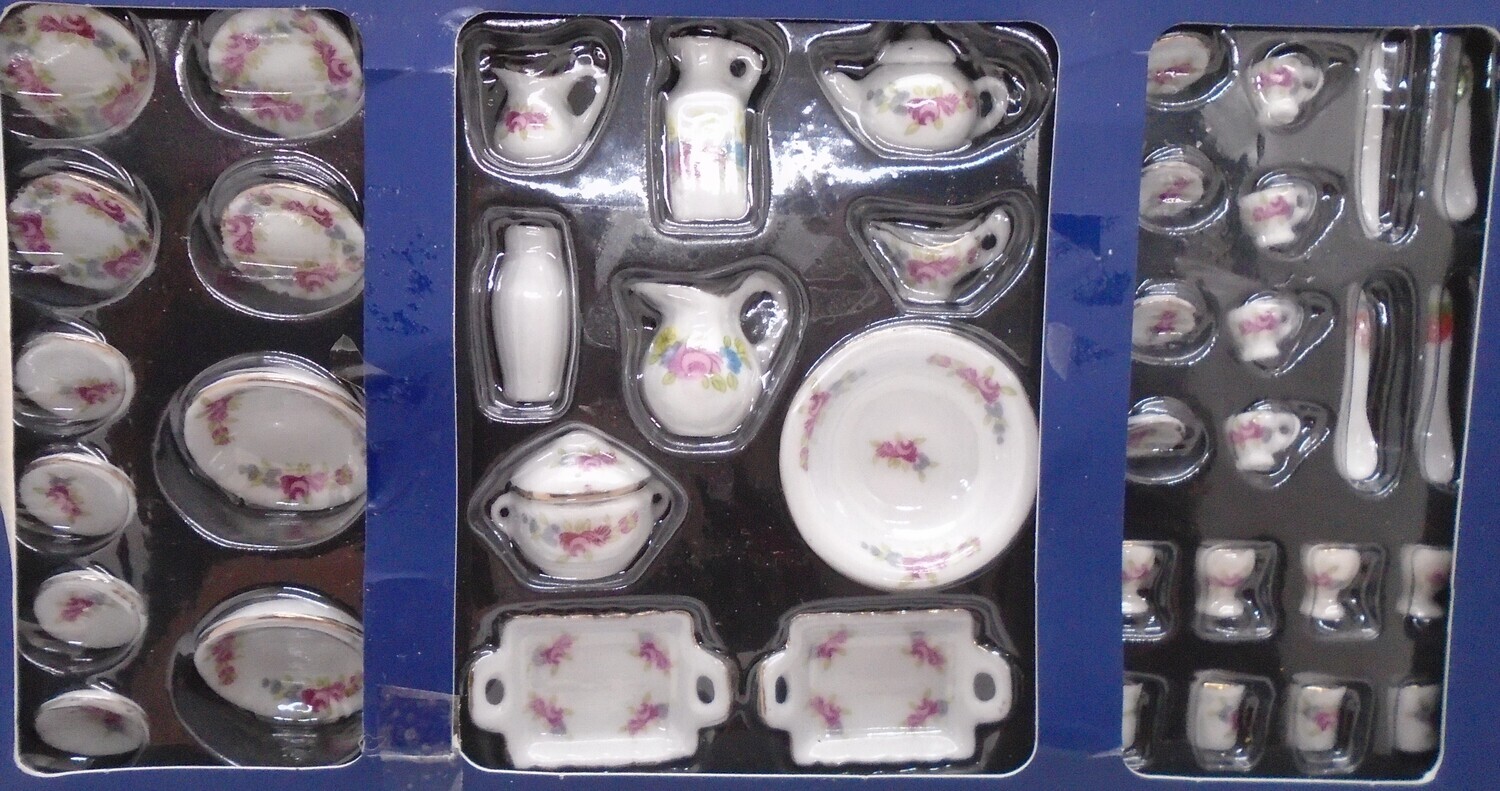 40 PC DINNER SERVICE