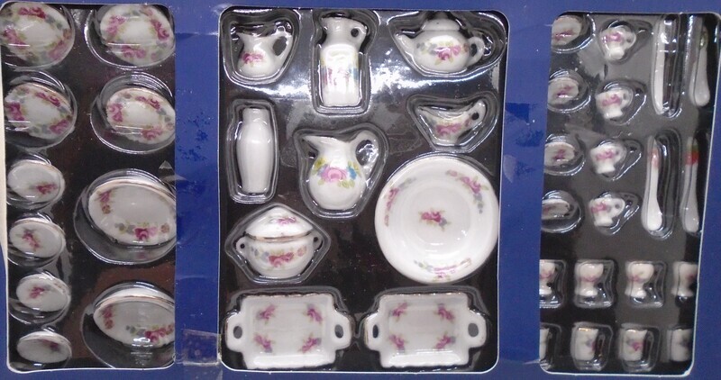 40 PC DINNER SERVICE