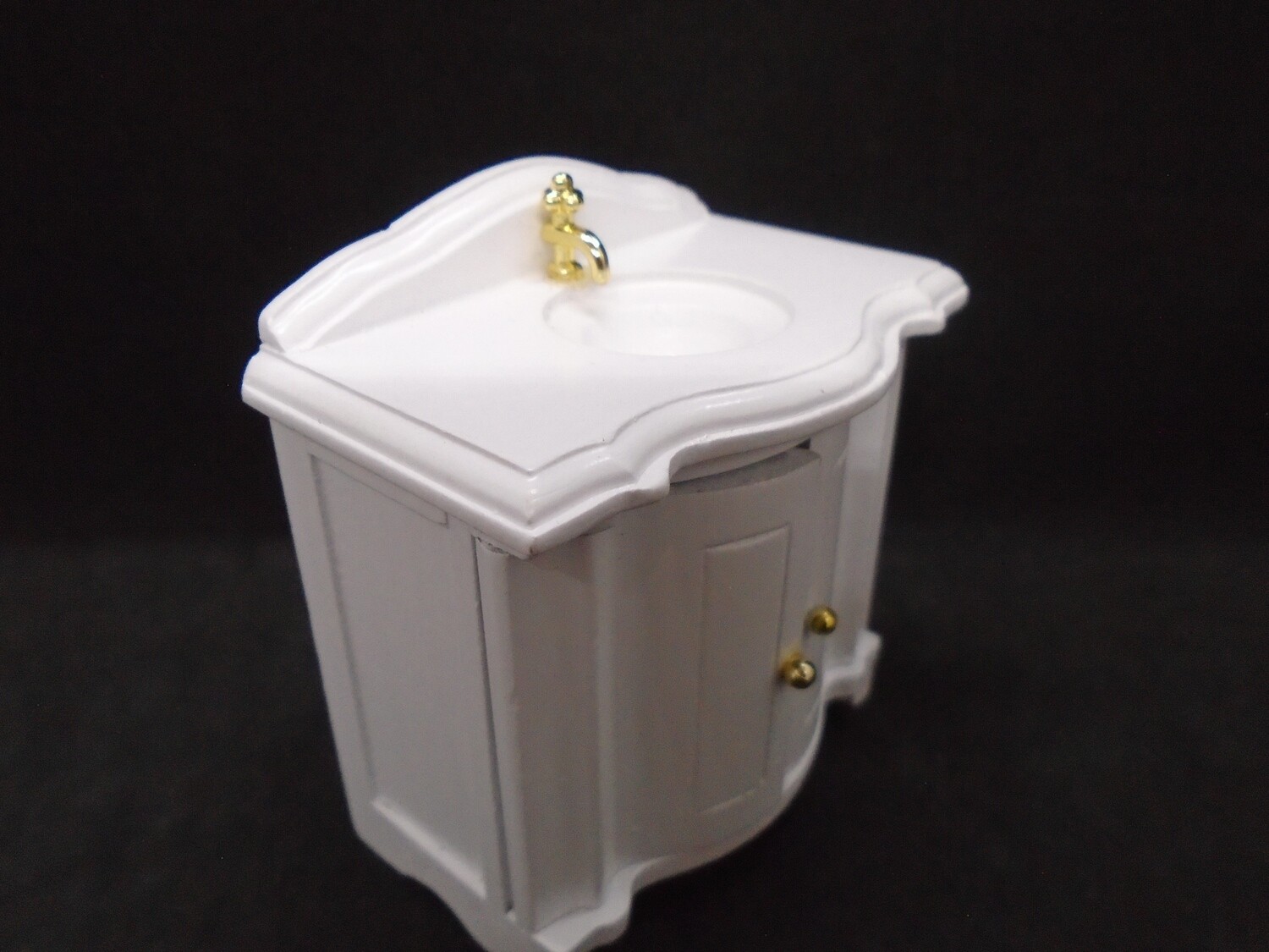 WHITE VANITY UNIT