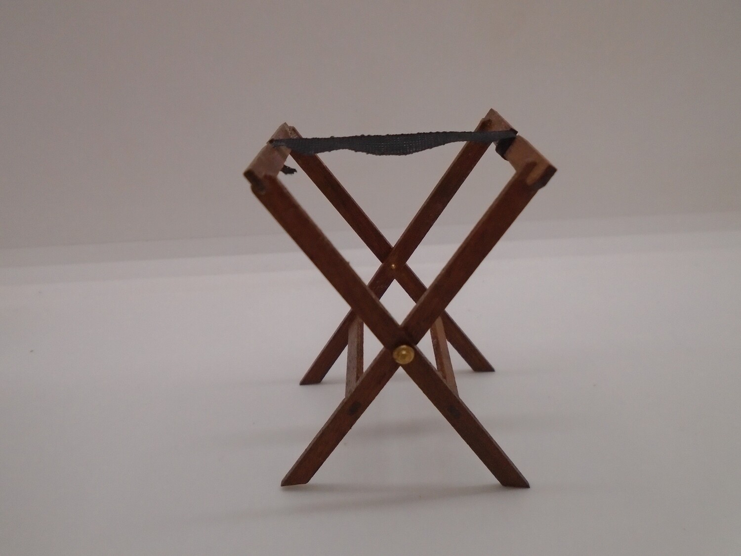 FOLDABLE LUGGAGE STAND