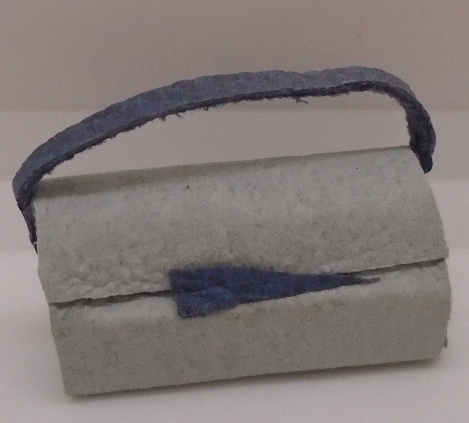 GREY HAND BAG NON OPENING