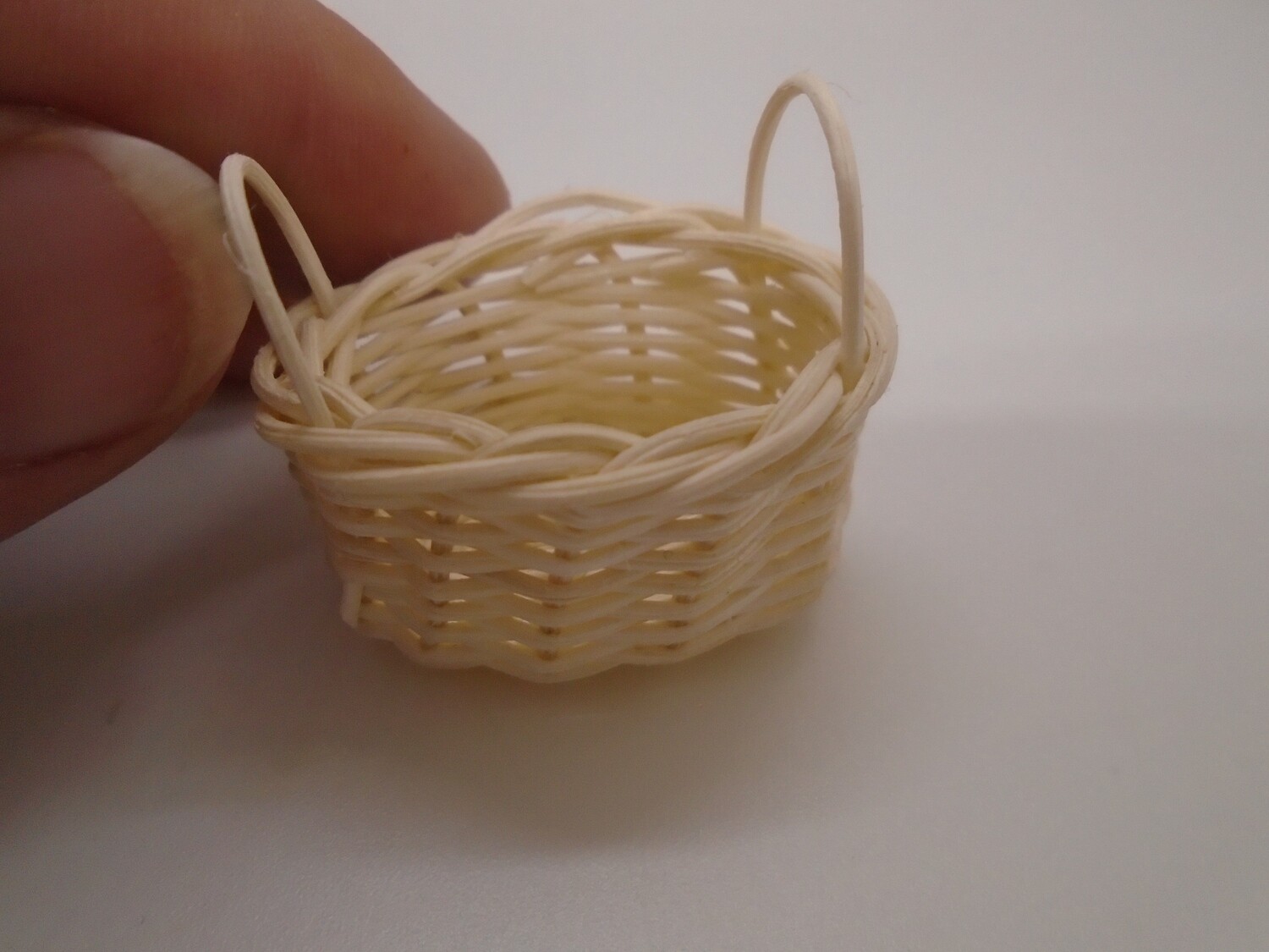WICKER BASKET WITH 2 HANDLES