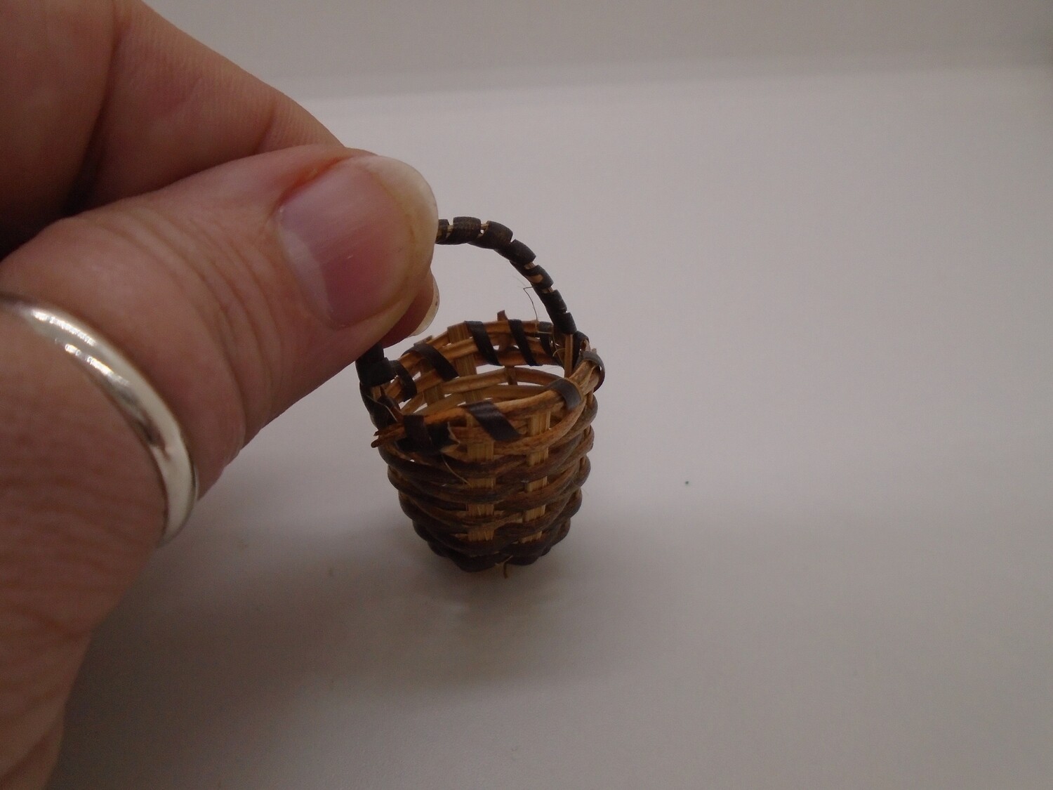 SMALL BASKET WITH HANDLE