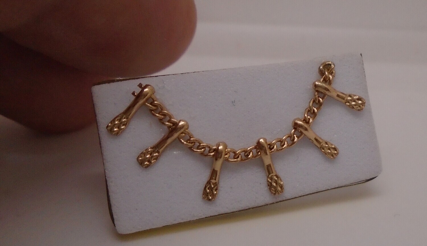 NECKLACE ON STAND