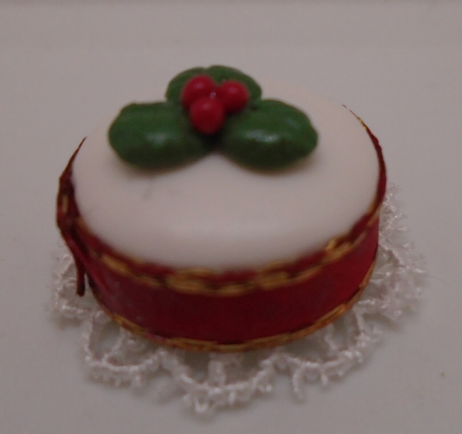 CHRISTMAS CAKE WITH RIBBON TRIM