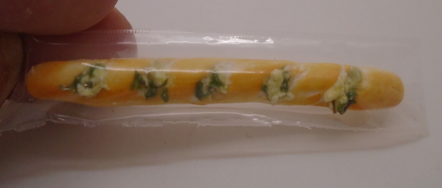 GARLIC BAGUETTE IN PLASTIC PACKAGING