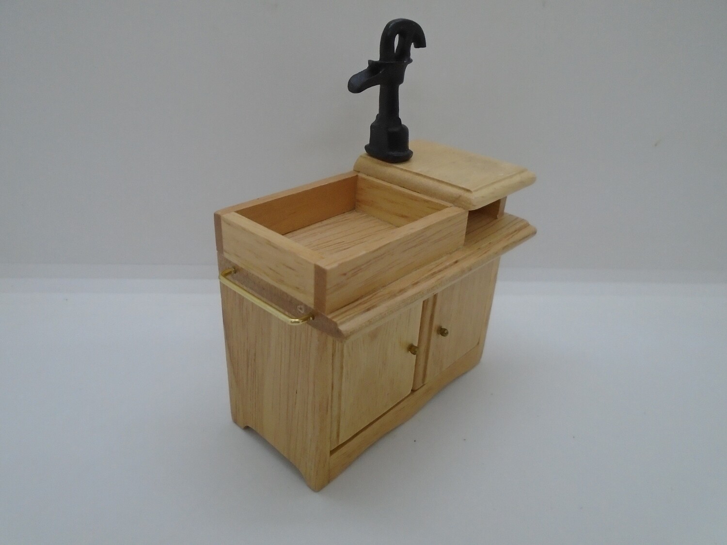 Light Oak Victorian Wet Sink with Hand Pump