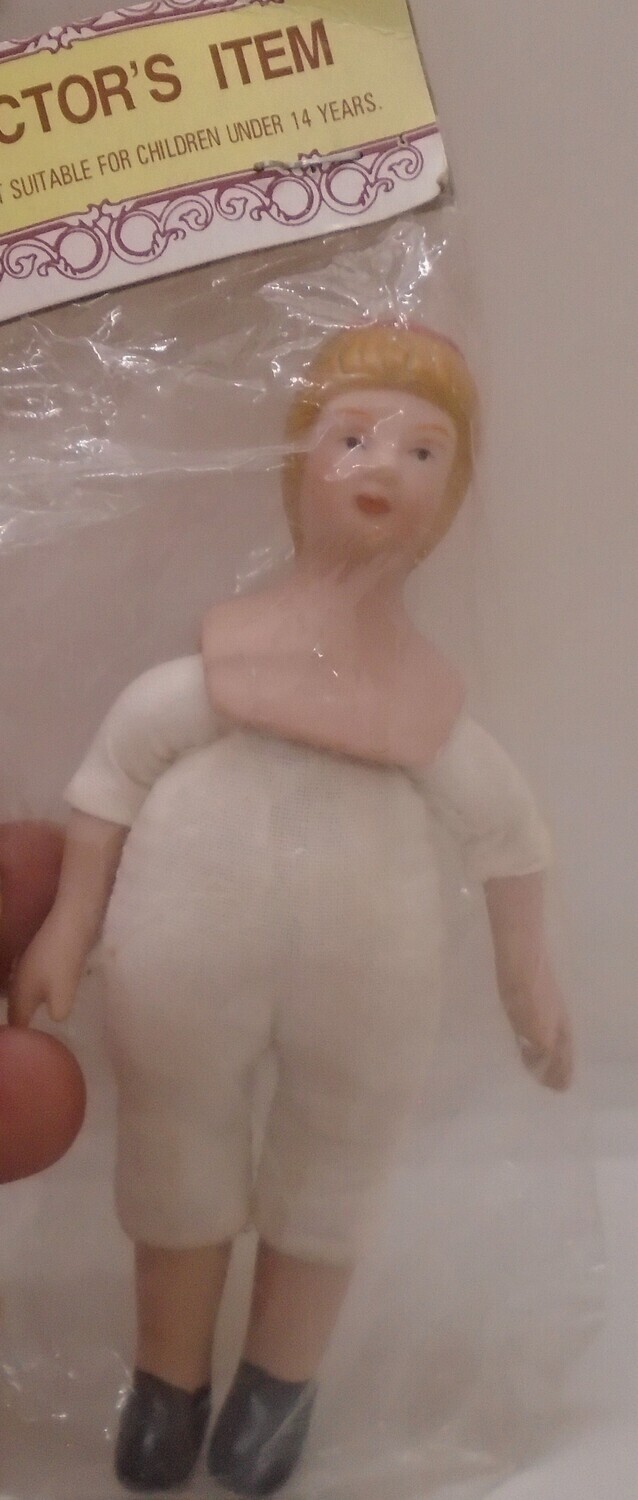 UNDRESSED PORCELAIN GIRL
