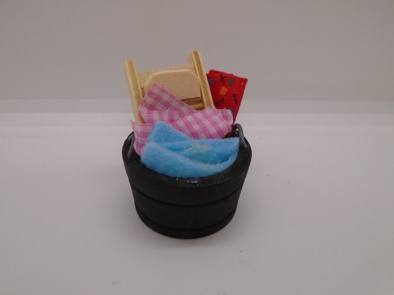 WASH TUB AND BOARD