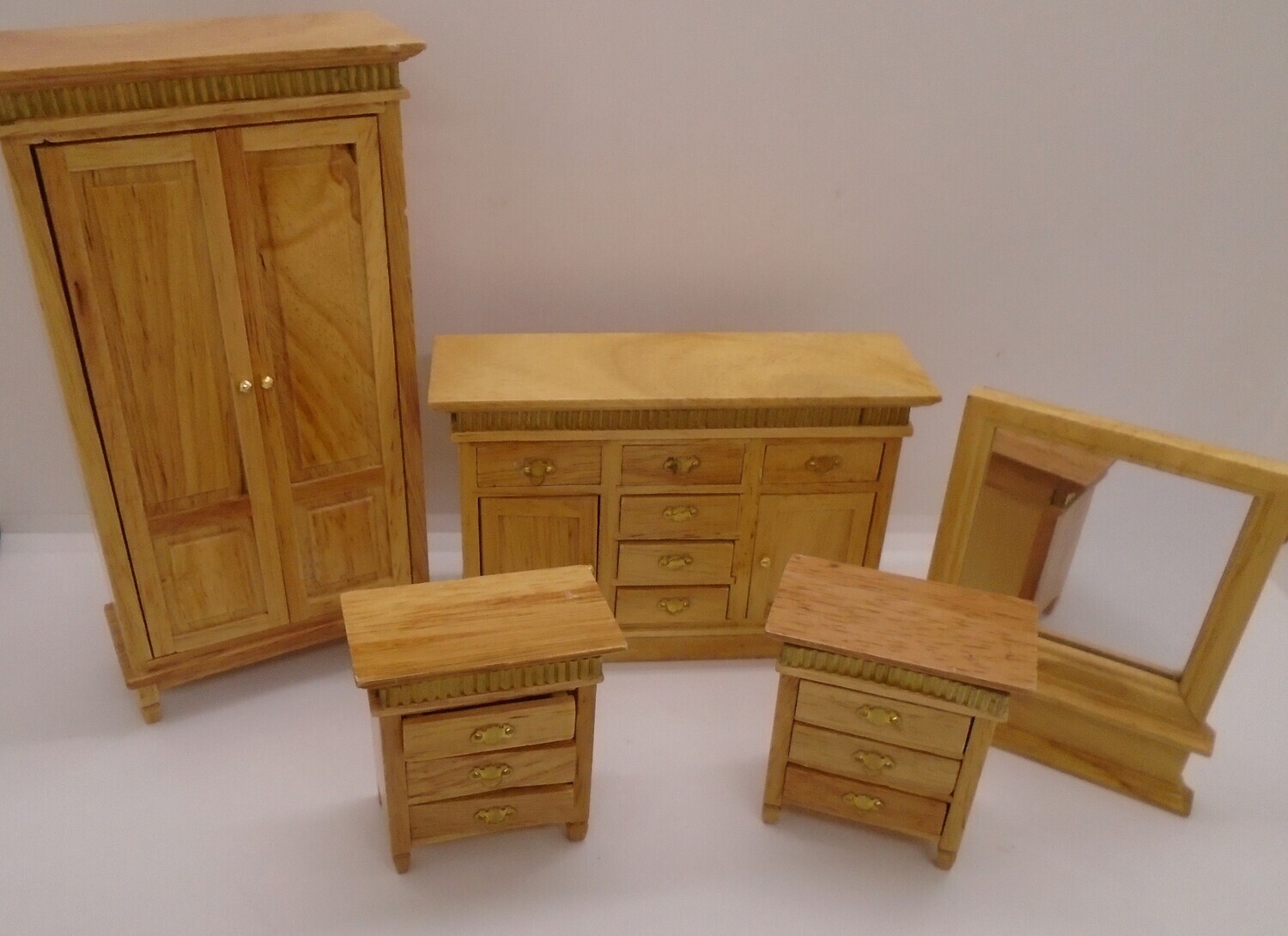 5 PC LIGHT WOOD  BEDROOM SET