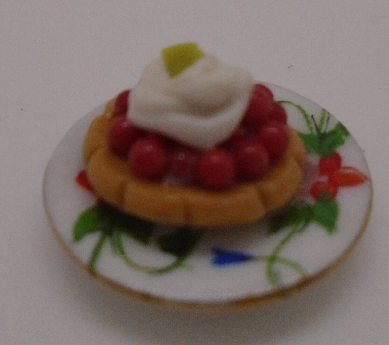 INDIVIDUAL FRUIT TART WITH CREAM ON CHINA PLATE