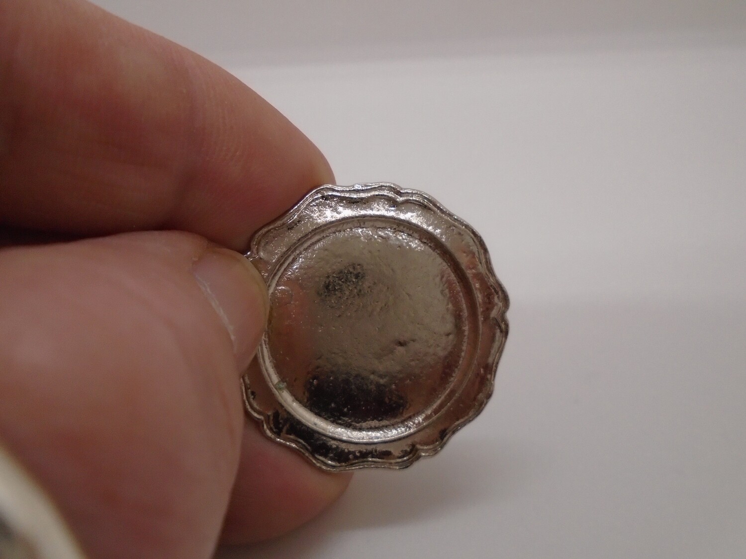 METAL SERVING PLATE