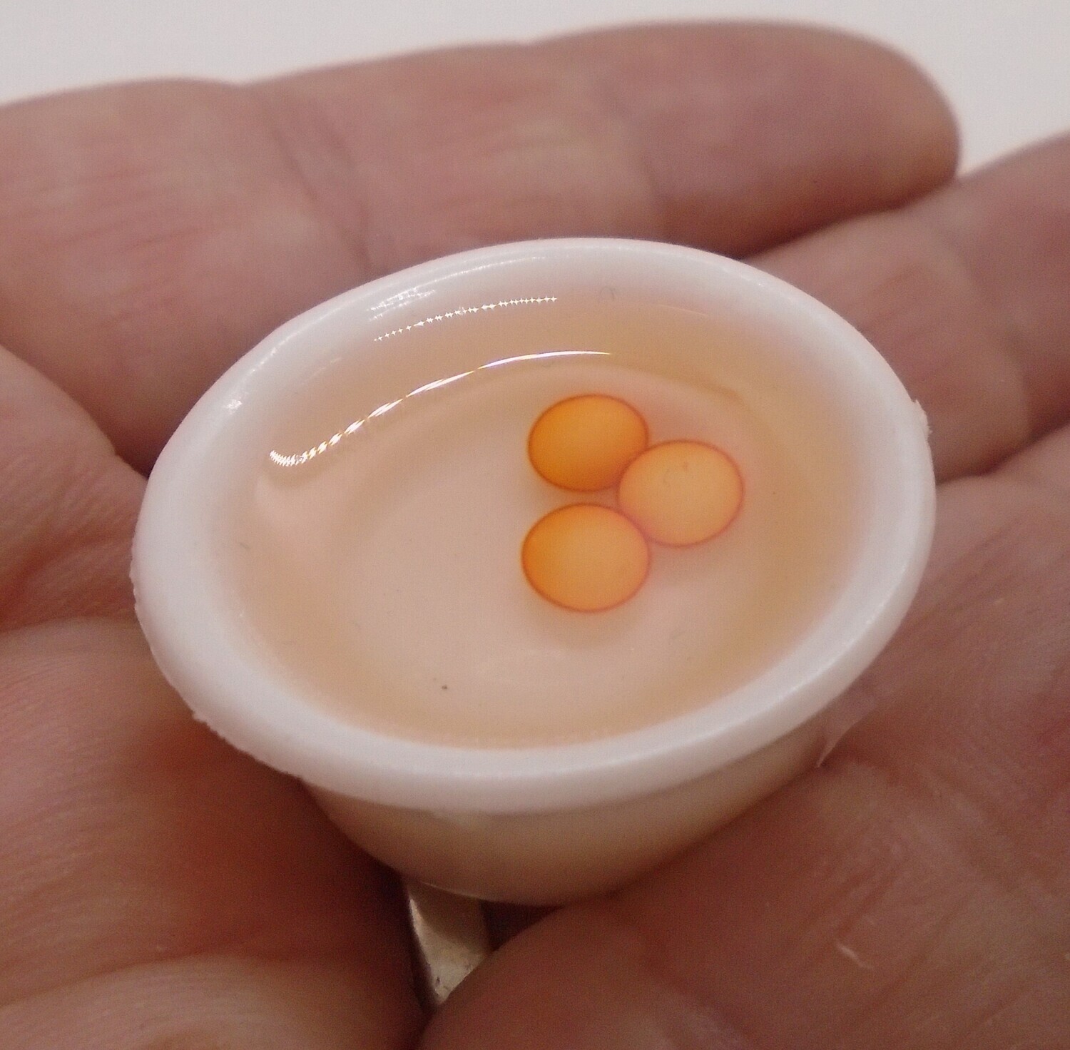 BOWL OF WATER WITH SLICED CARROT