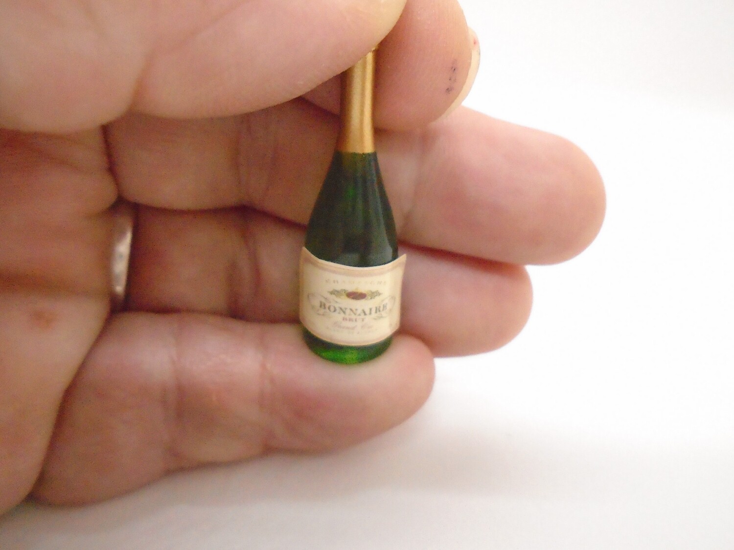 BOTTLE OF CHAMPAGNE