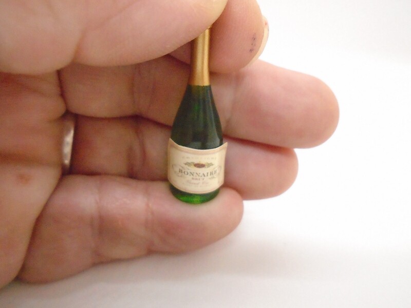 BOTTLE OF CHAMPAGNE