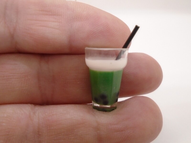 TALL HEALTHY DRINK WITH STRAW