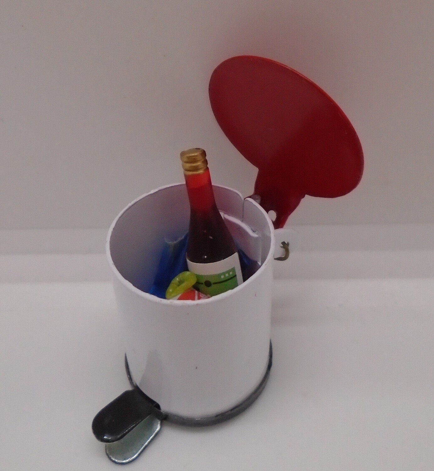 PEDAL BIN WITH RUBBISH