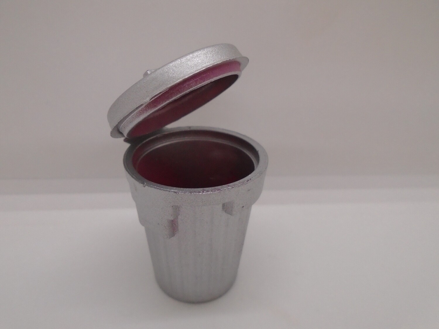 EMPTY RUBBISH BIN