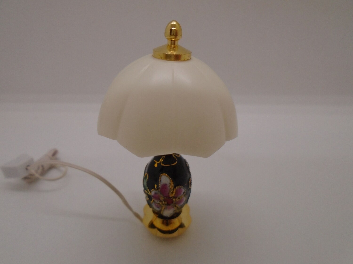 ORNATE TABLE LAMP