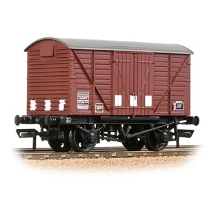 Bachmann 37-905 BR 12T Shock Van BR Bauxite (Late)