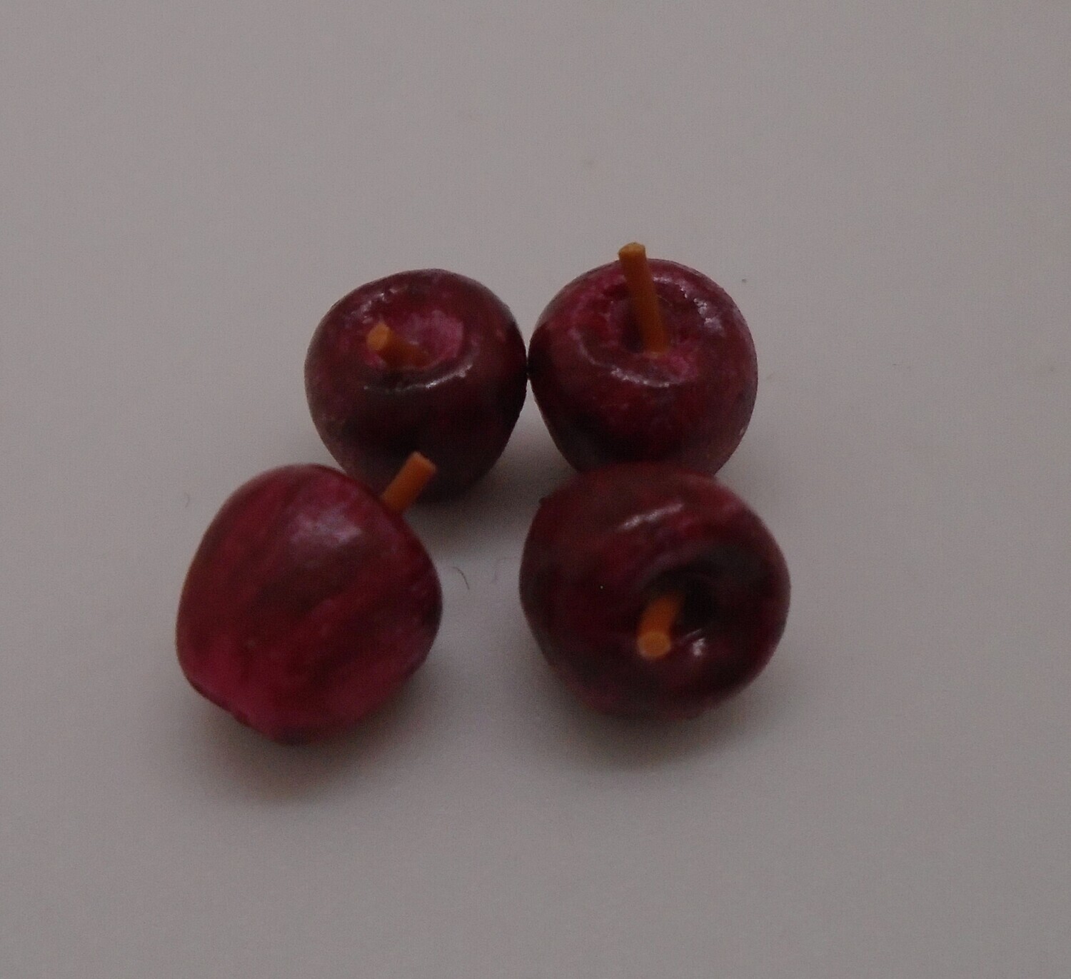 4 RED APPLES