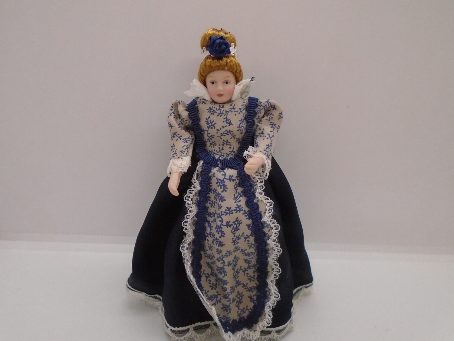 LADY WITH STAND